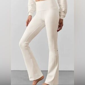White Alo Airbrush Flare Leggings. XS
